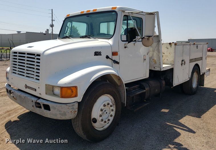 2000 International 4700  utility / service truck - DP8017