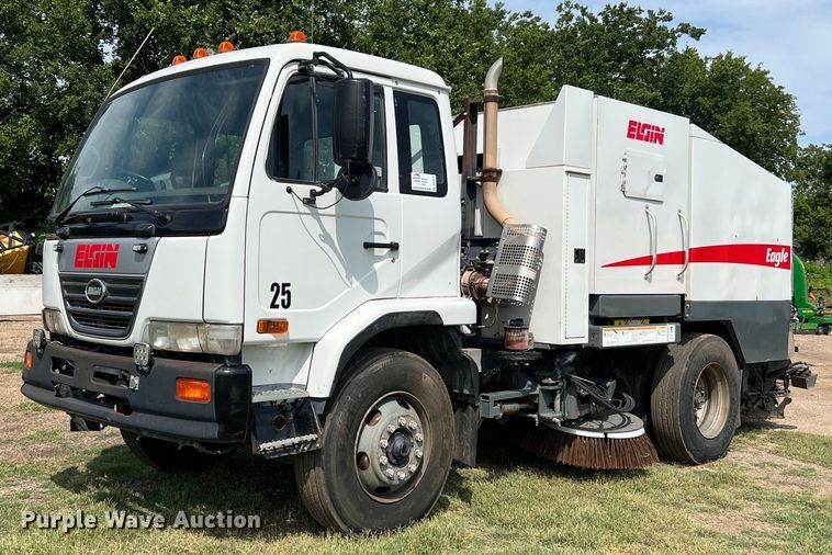 2009 Elgin Eagle  street sweeper truck - DQ2079
