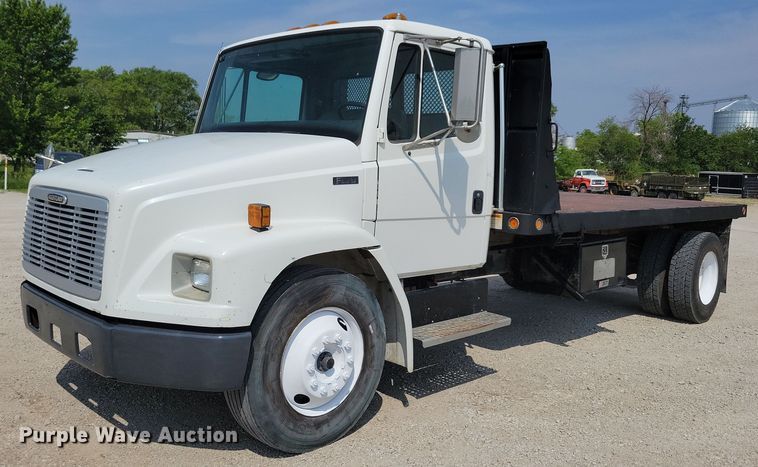 1997 Freightliner FL70  flatbed truck - JO9173
