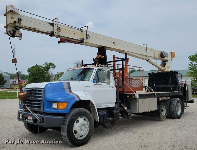 1999 Ford F800  crane truck - JO9175