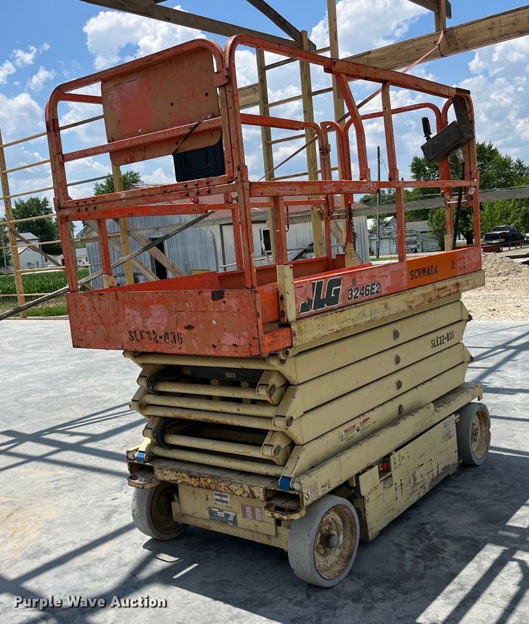 2000 JLG 3246E2  scissor lift - LB9013