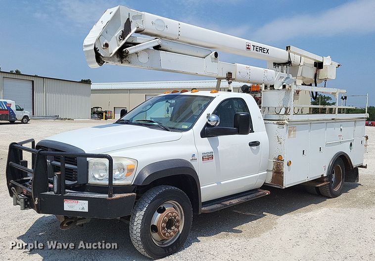 2009 Dodge Ram 5500HD  bucket truck - LS9544