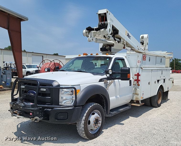2013 Ford F550 Super Duty XL  bucket truck - LS9545