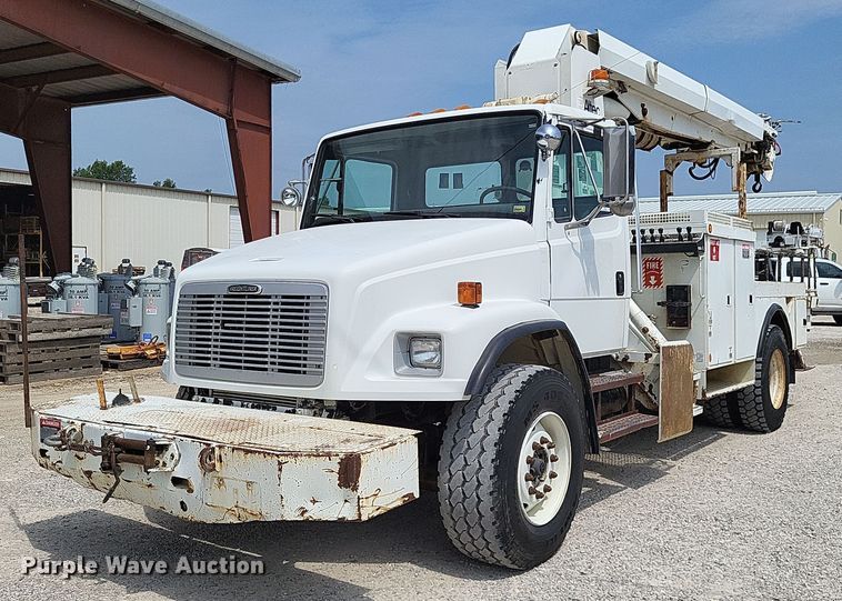 2003 Freightliner FL80  bucket truck - LS9548