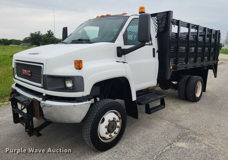 2005 GMC C4500  flatbed truck - LX9619