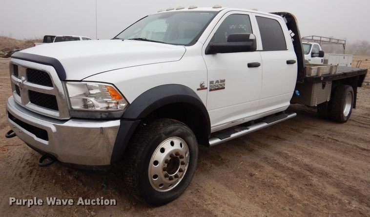 2014 Dodge Ram 5500HD  Crew Cab flatbed truck - MO9545