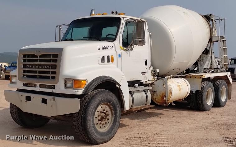 2004 Sterling LT9511  ready mix truck - DN6441