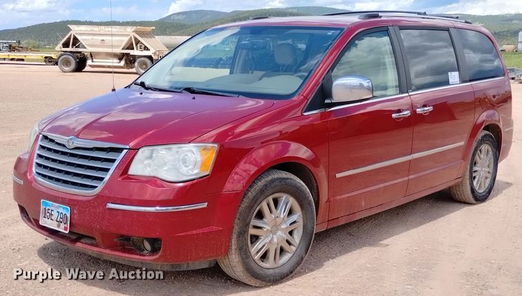 2009 Chrysler Town & Country Limited  van - DN6484