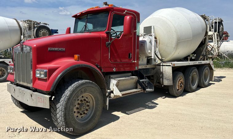 2003 Kenworth W900  ready mix truck - DR4637
