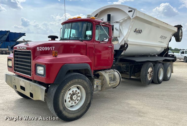 1999 Mack RD690S  dump truck - DR4661