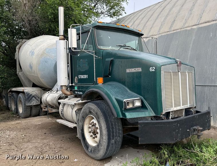 2003 Kenworth T800  ready mix truck - JD9100