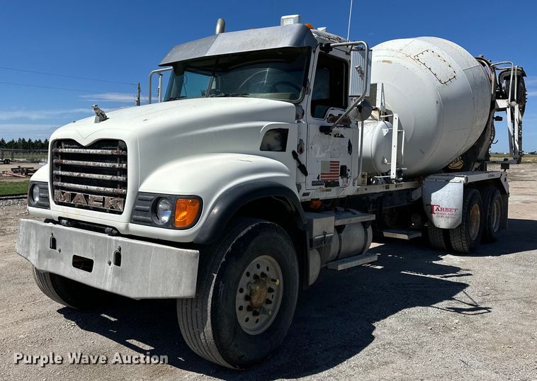 2004 Mack CV513  ready mix truck - NY9060