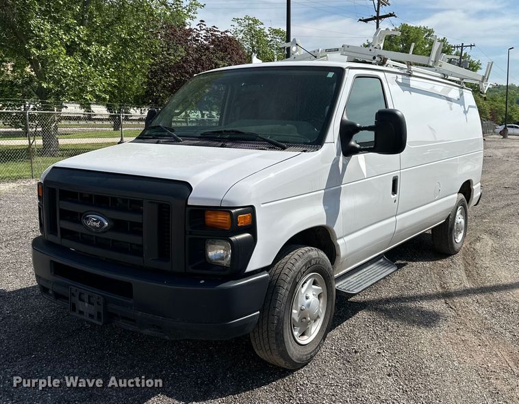 2013 Ford E250  van - LN9234
