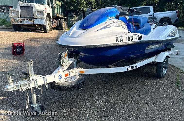 Yamaha Wave Runner SUV 1200  personal watercraft - LP9977