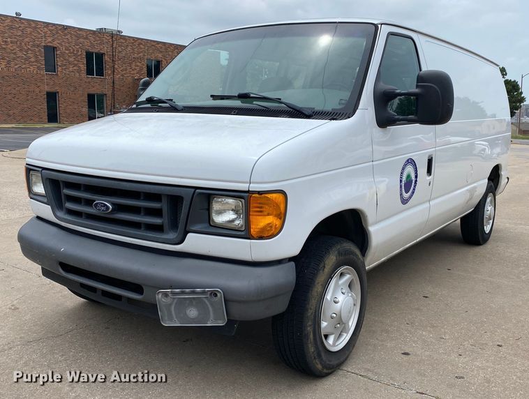 2007 Ford E150  van - MG9938