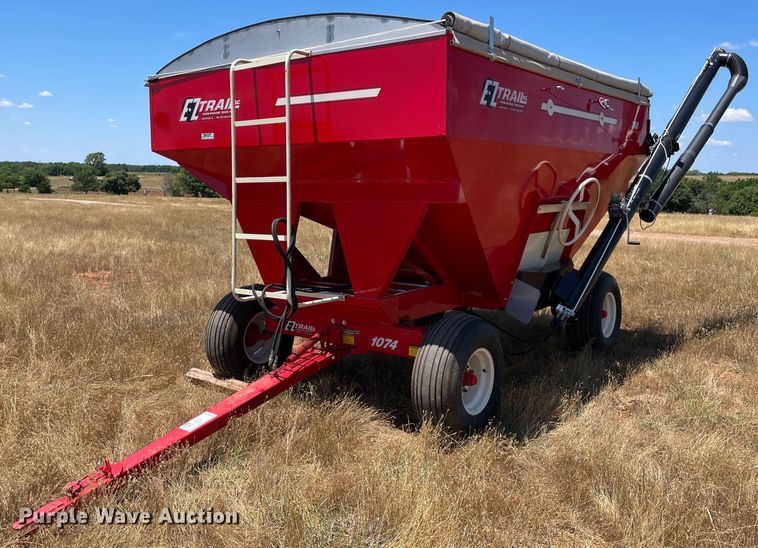 E-Z Trail 3400  gravity wagon - DM0280