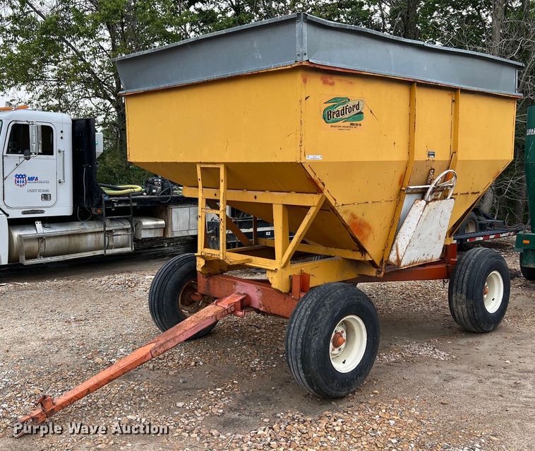 Bradford 240-316  gravity wagon - II9175