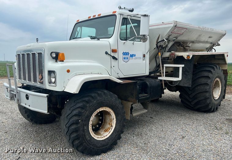 1990 International 2554  applicator truck - II9177