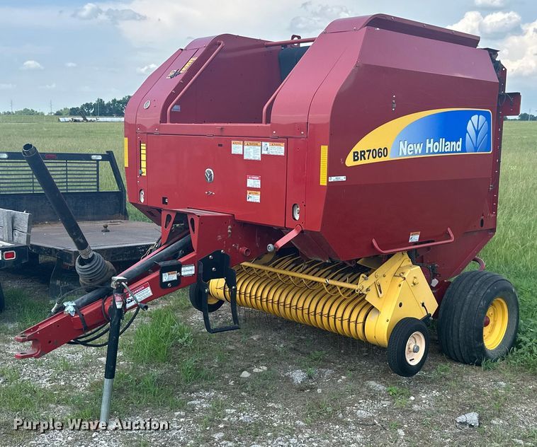2009 New Holland BR7060  round baler - MB9548