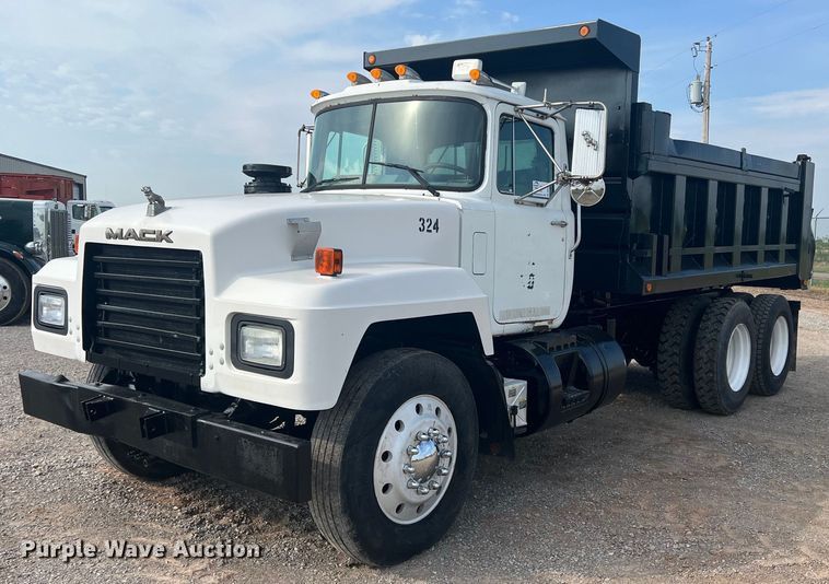 2001 Mack RD690S  dump truck - DN3013