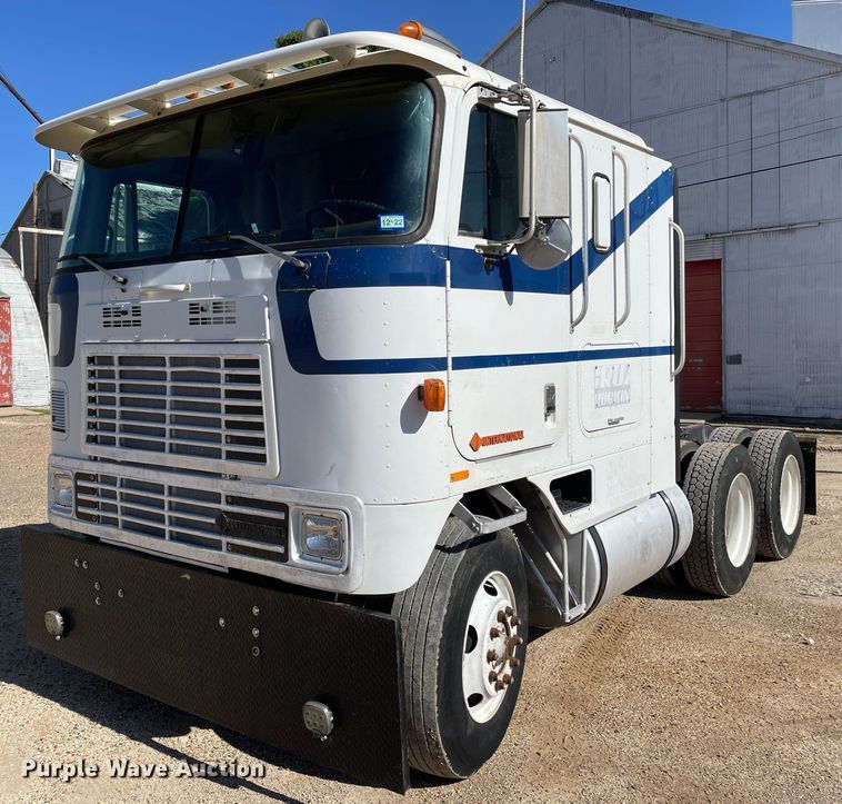 1989 International COF-9670  semi truck - DN4666