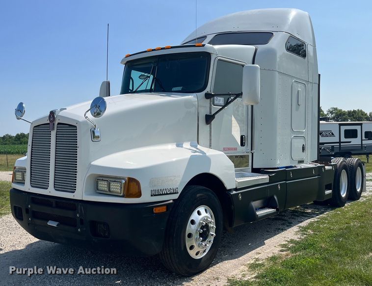 2007 Kenworth T600  semi truck - DP0514