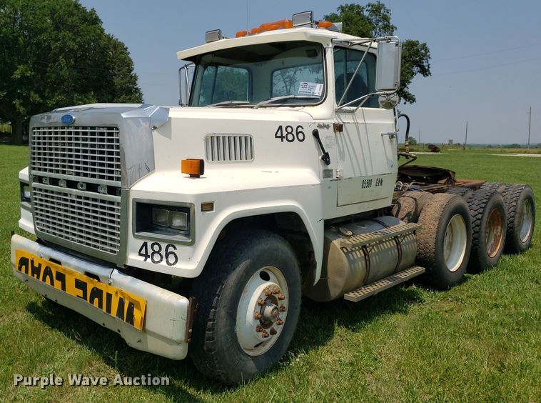 1988 Ford LTL9000  semi truck - DP8002