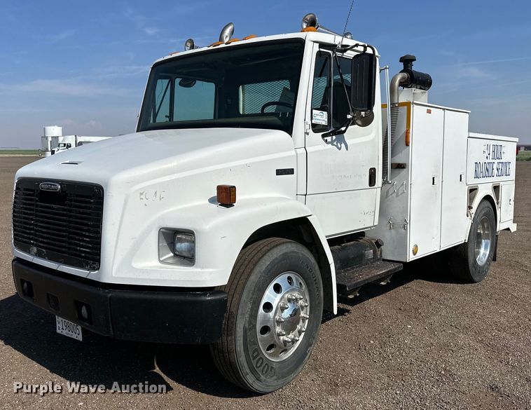 2000 Freightliner FL70  utility / service truck - JJ9934