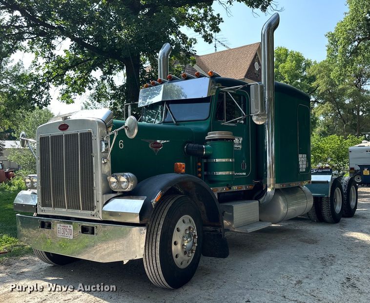1981 Peterbilt 359  semi truck - KL9013