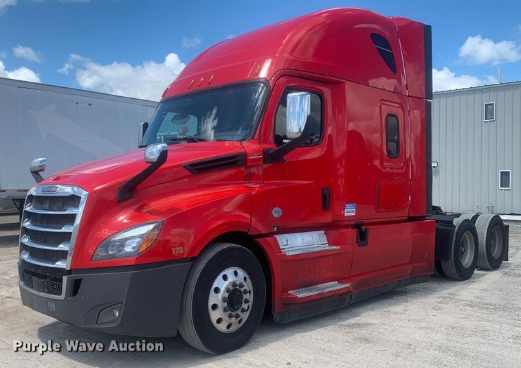 2018 Freightliner Cascadia 126  semi truck - LH9666