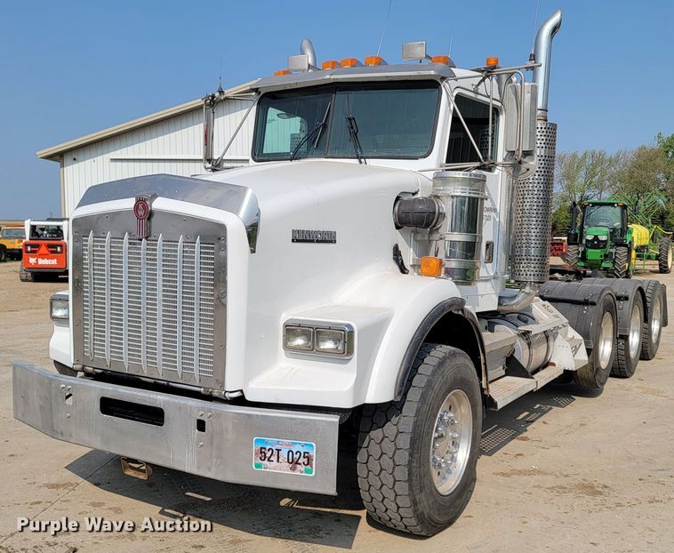 2001 Kenworth T800  semi truck - ML9397