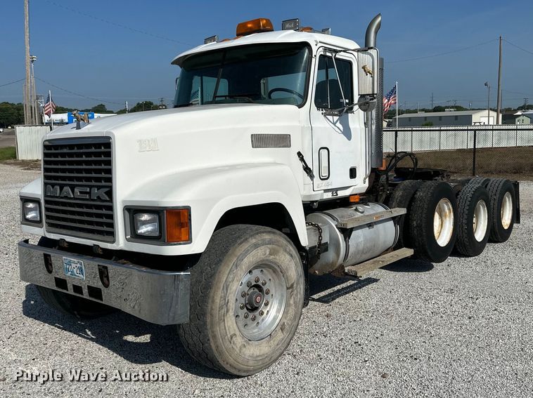 1997 Mack CH613  semi truck - NI9791
