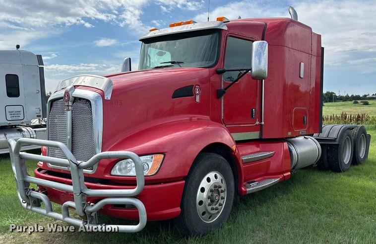 2012 Kenworth T660  semi truck - NP9731