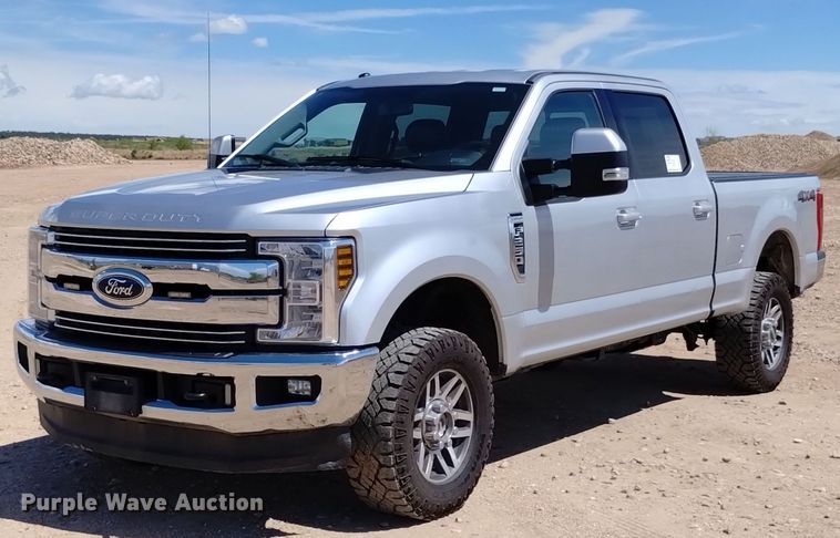 2018 Ford F250  Crew Cab pickup truck - DP3271