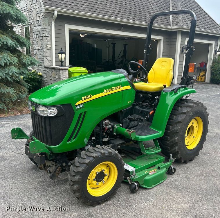 2012 John Deere 3520  MFWD tractor - DR4723