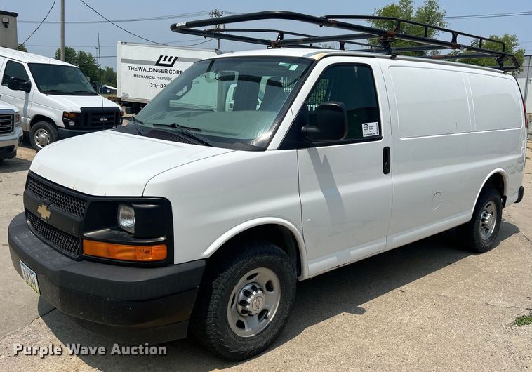 2017 Chevrolet Express 2500  van - DR4733