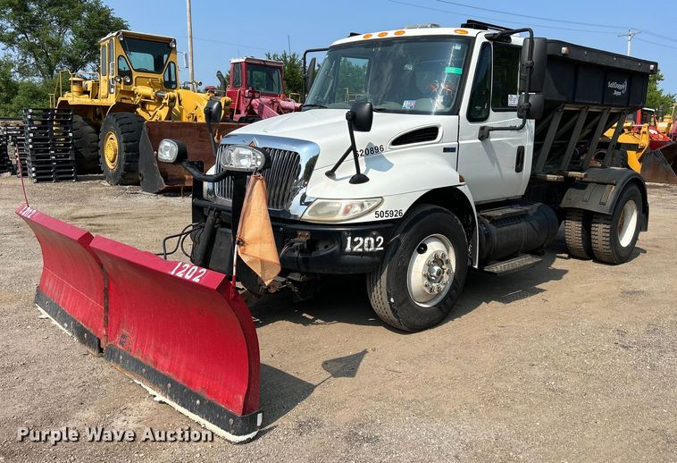 2012 International DuraStar 4300  spreader truck - DS8803