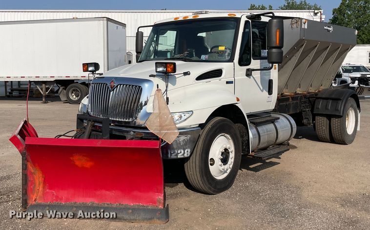 2014 International DuraStar 4300  spreader truck - DS8813