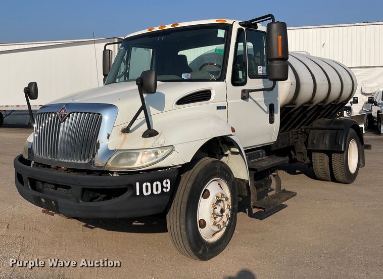 2008 International DuraStar 4300  de-icer truck - DS8816