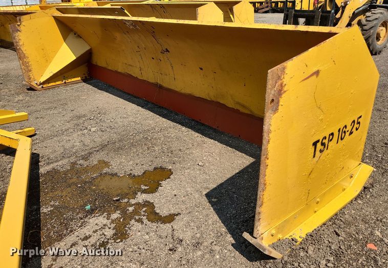 Pro-Tech  16' W snow pusher - DS8892