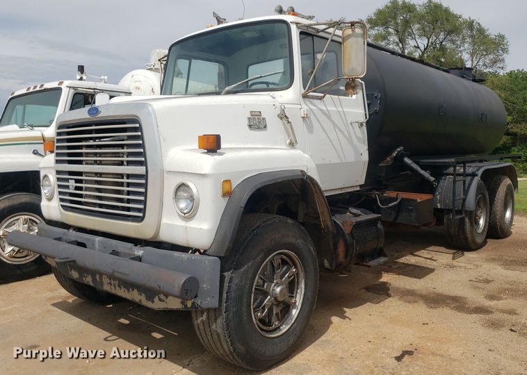 1986 Ford  LNT8000  vacuum truck - IP9312