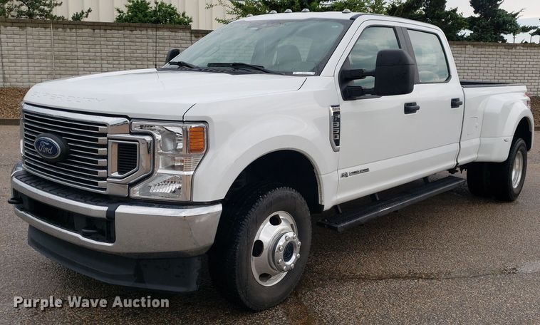 2021 Ford  F350 Super Duty  Crew Cab pickup truck - IP9322