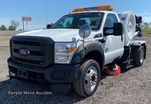 2015 Ford F450 Super Duty  street sweeper truck - KB9479