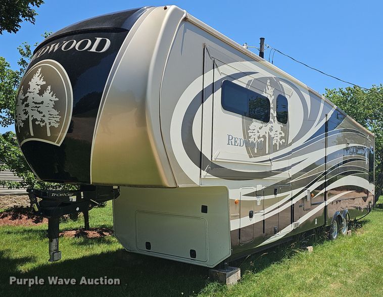 2016 Cross Roads Redwood  camper - LW9696