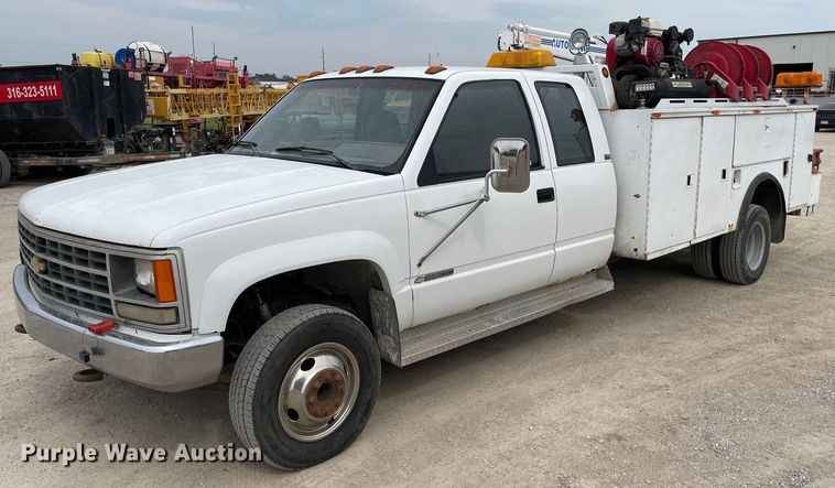 1991 Chevrolet K3500  Ext. Cab utility bed pickup truck - LY9748
