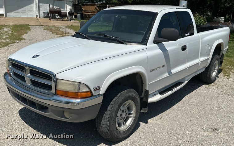 1998 Dodge Dakota  Club Cab pickup truck - MB9547