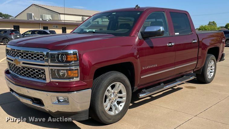 2014 Chevrolet Silverado 1500  Crew Cab pickup truck - ME9933