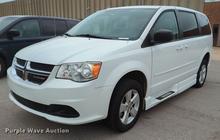 2017 Dodge Grand Caravan  handicap accessible van - MO9015