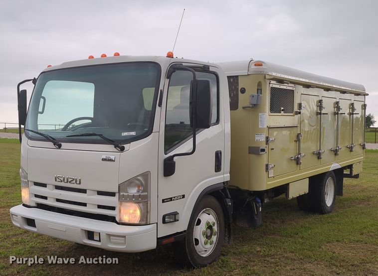 2015 Isuzu NPR  refrigerated delivery truck - MY9377