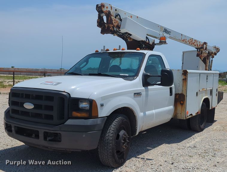 2007 Ford F350 Super Duty  bucket truck - MY9383